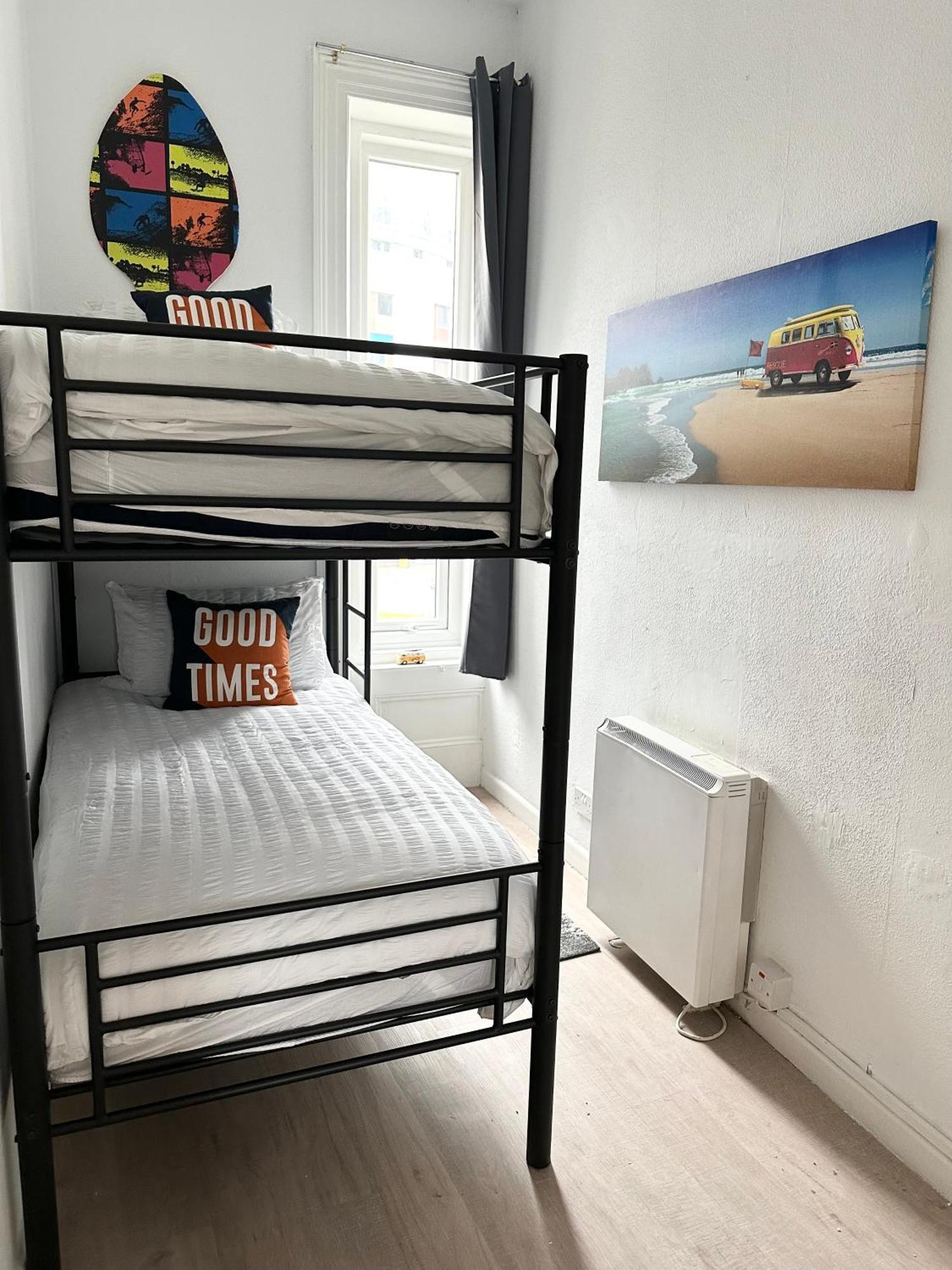 The City Surfer Apartment - By Coastline Retreats - Parking Included - Sleeps 5 - City Centre Bournemouth Exterior foto
